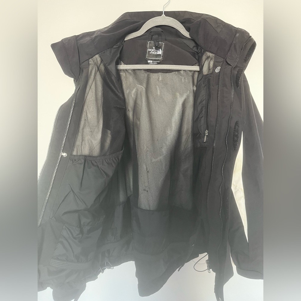 NORTHFACE — Ski Jacket/Shell (Black + White) — Large - Picture 5 of 5